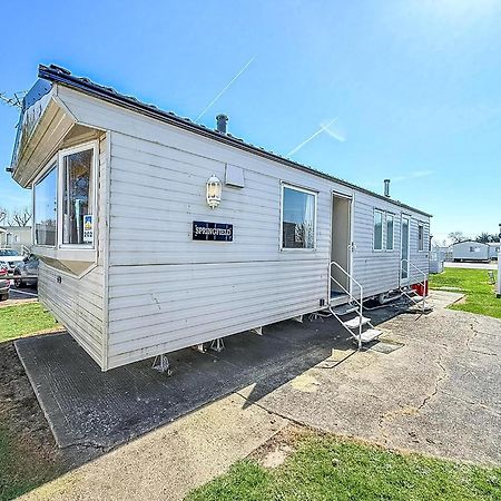 Superb Caravan At Seawick Holiday Park, Sleeps 8 Ref 27202Sw Clacton-on-Sea Bagian luar foto