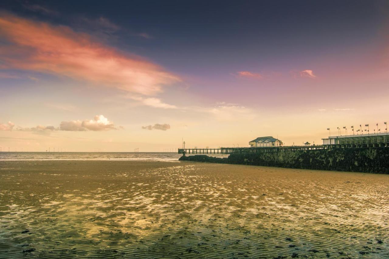 Superb Caravan At Seawick Holiday Park, Sleeps 8 Ref 27202Sw Clacton-on-Sea Bagian luar foto