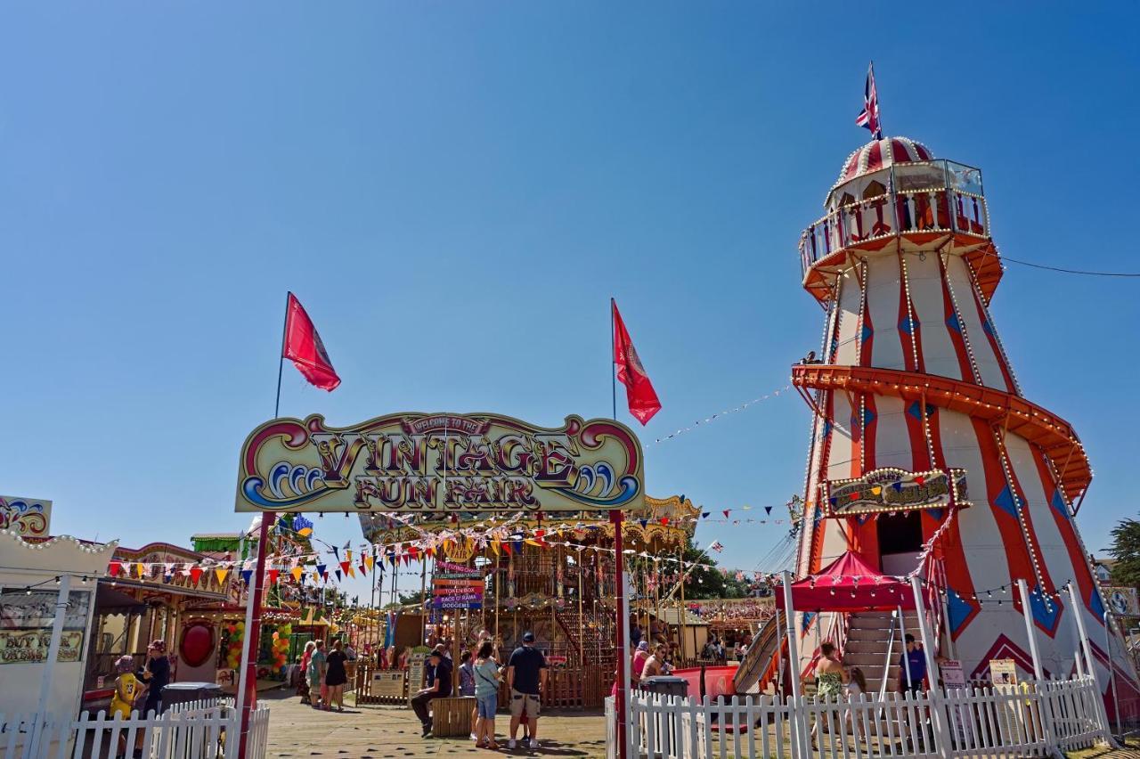 Superb Caravan At Seawick Holiday Park, Sleeps 8 Ref 27202Sw Clacton-on-Sea Bagian luar foto