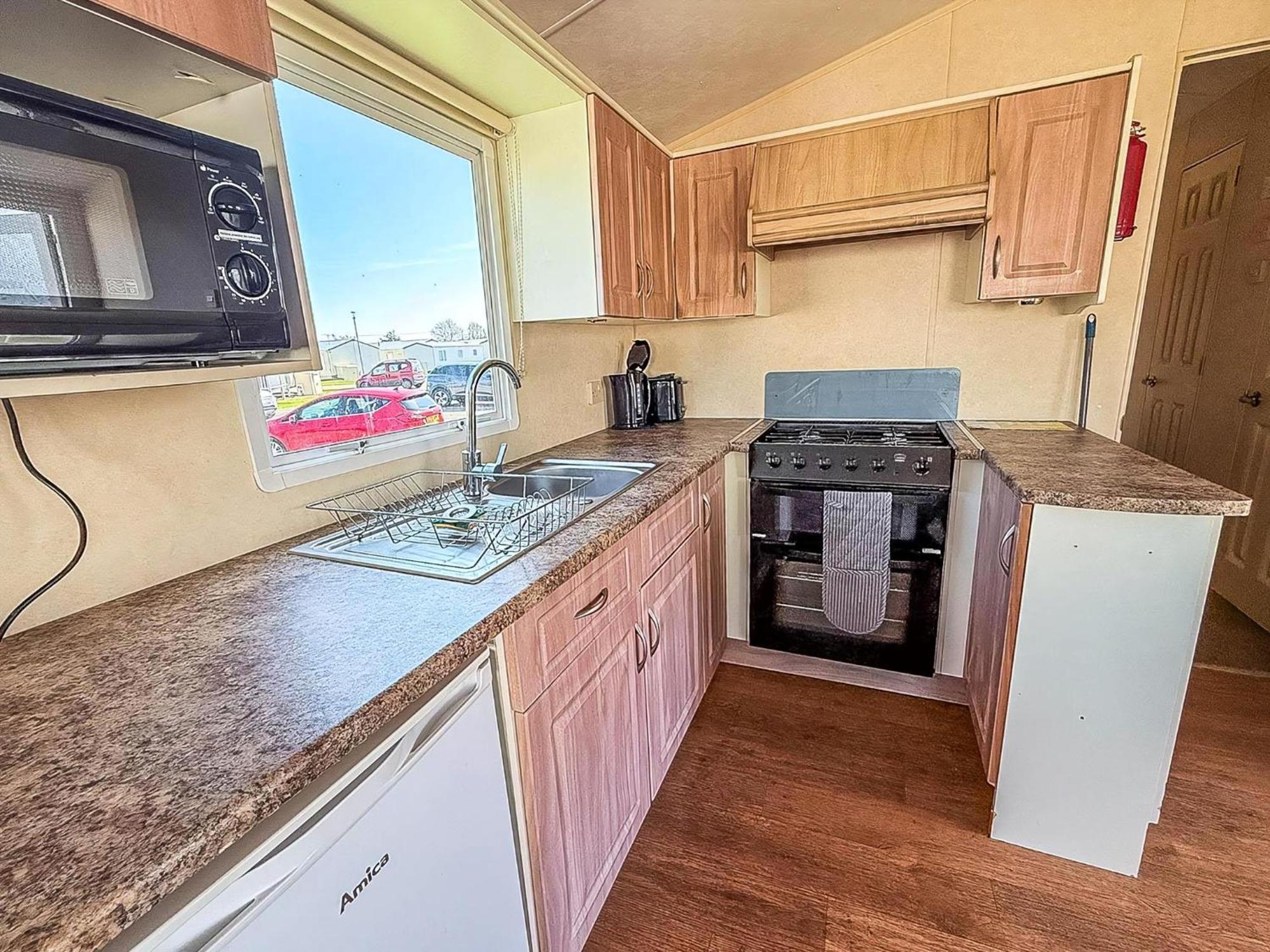 Superb Caravan At Seawick Holiday Park, Sleeps 8 Ref 27202Sw Clacton-on-Sea Bagian luar foto