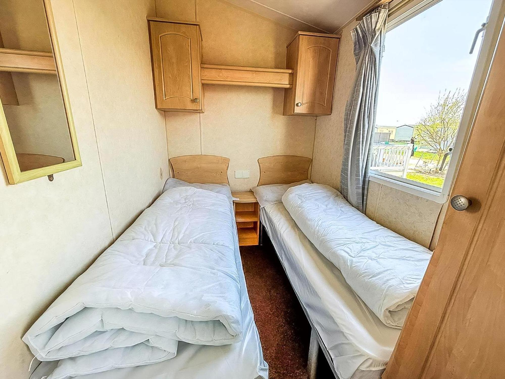 Superb Caravan At Seawick Holiday Park, Sleeps 8 Ref 27202Sw Clacton-on-Sea Bagian luar foto