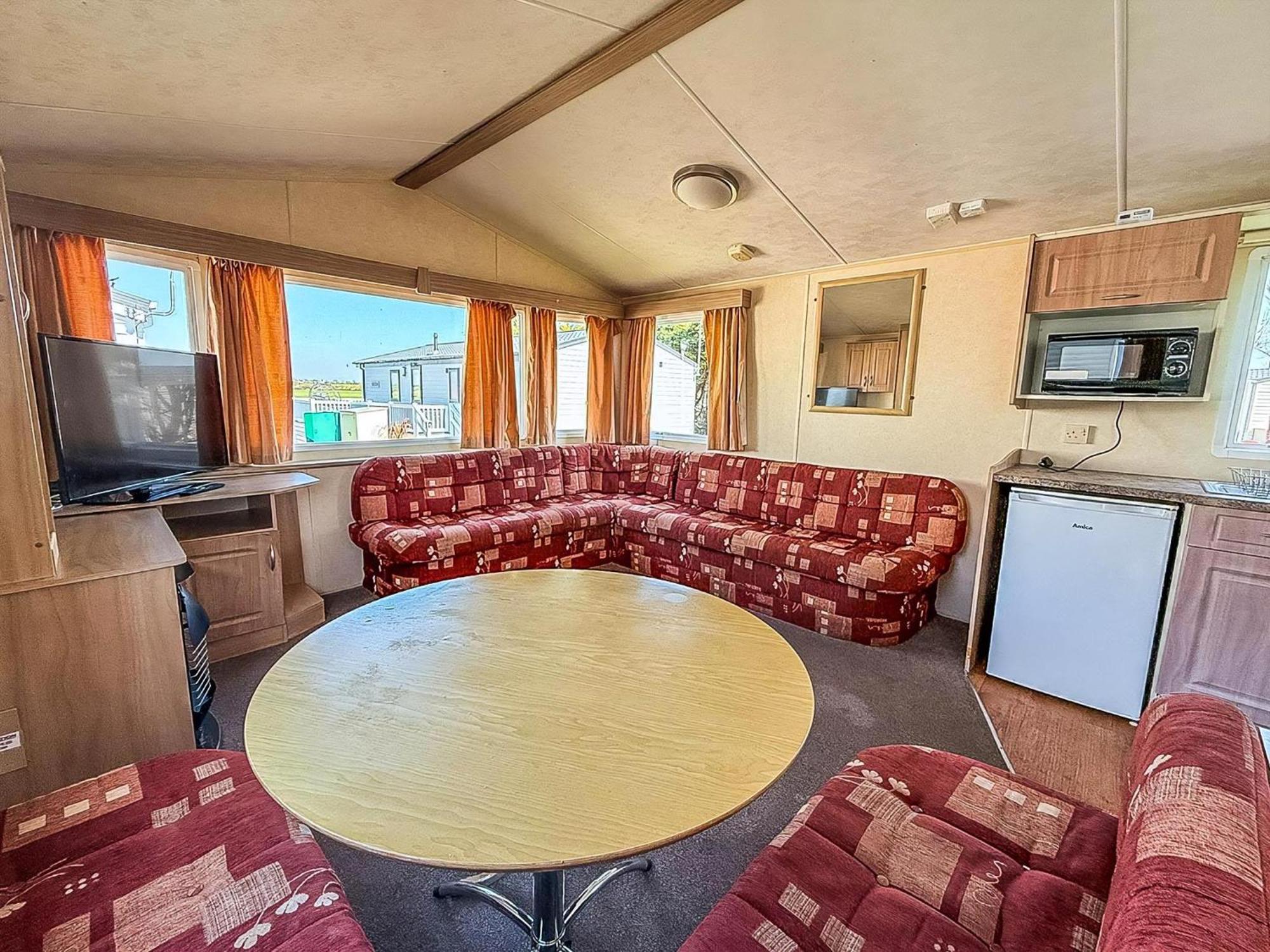 Superb Caravan At Seawick Holiday Park, Sleeps 8 Ref 27202Sw Clacton-on-Sea Bagian luar foto