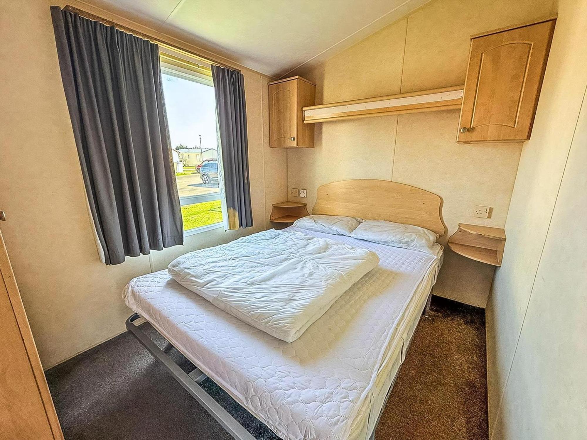 Superb Caravan At Seawick Holiday Park, Sleeps 8 Ref 27202Sw Clacton-on-Sea Bagian luar foto