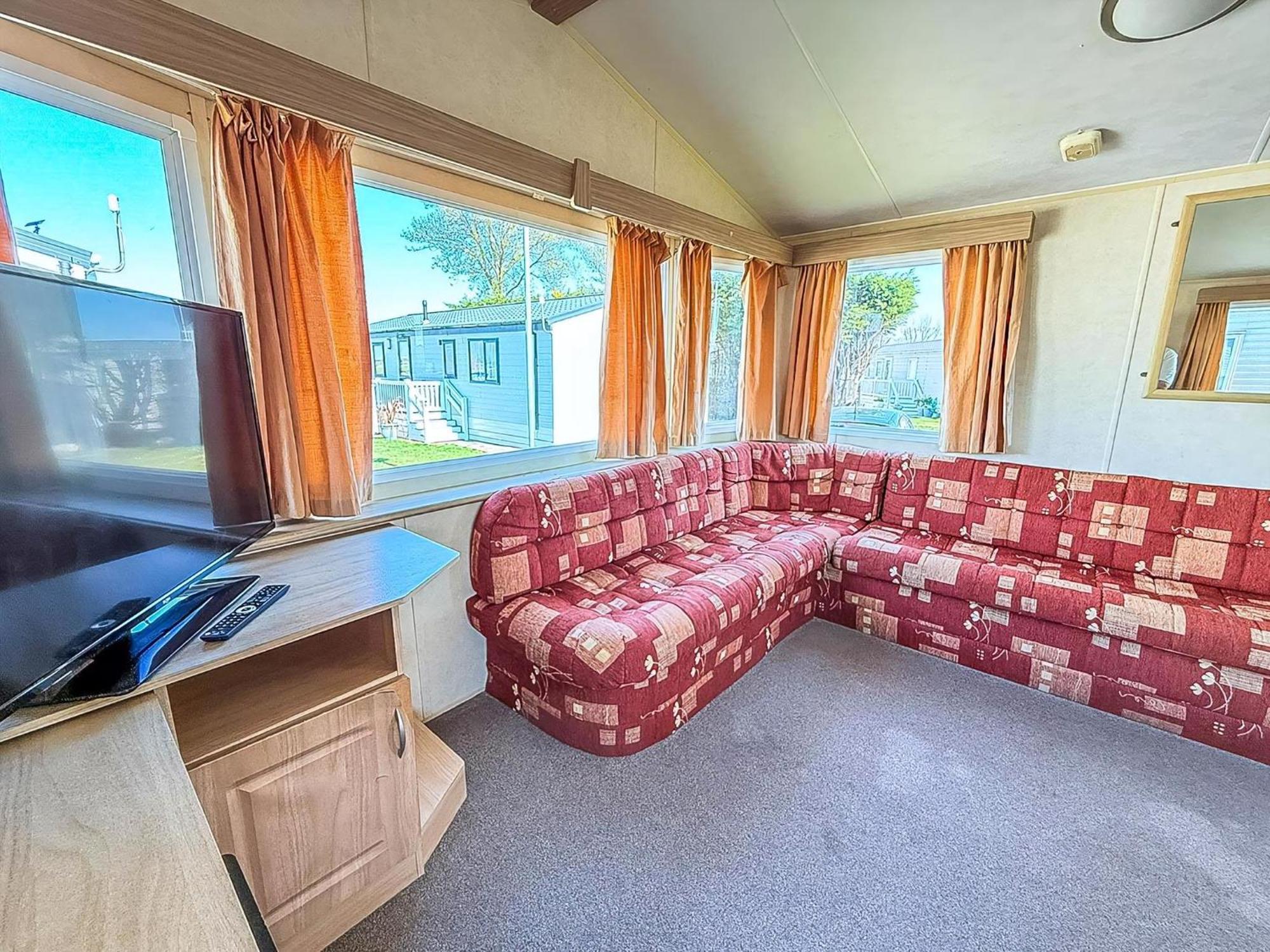 Superb Caravan At Seawick Holiday Park, Sleeps 8 Ref 27202Sw Clacton-on-Sea Bagian luar foto