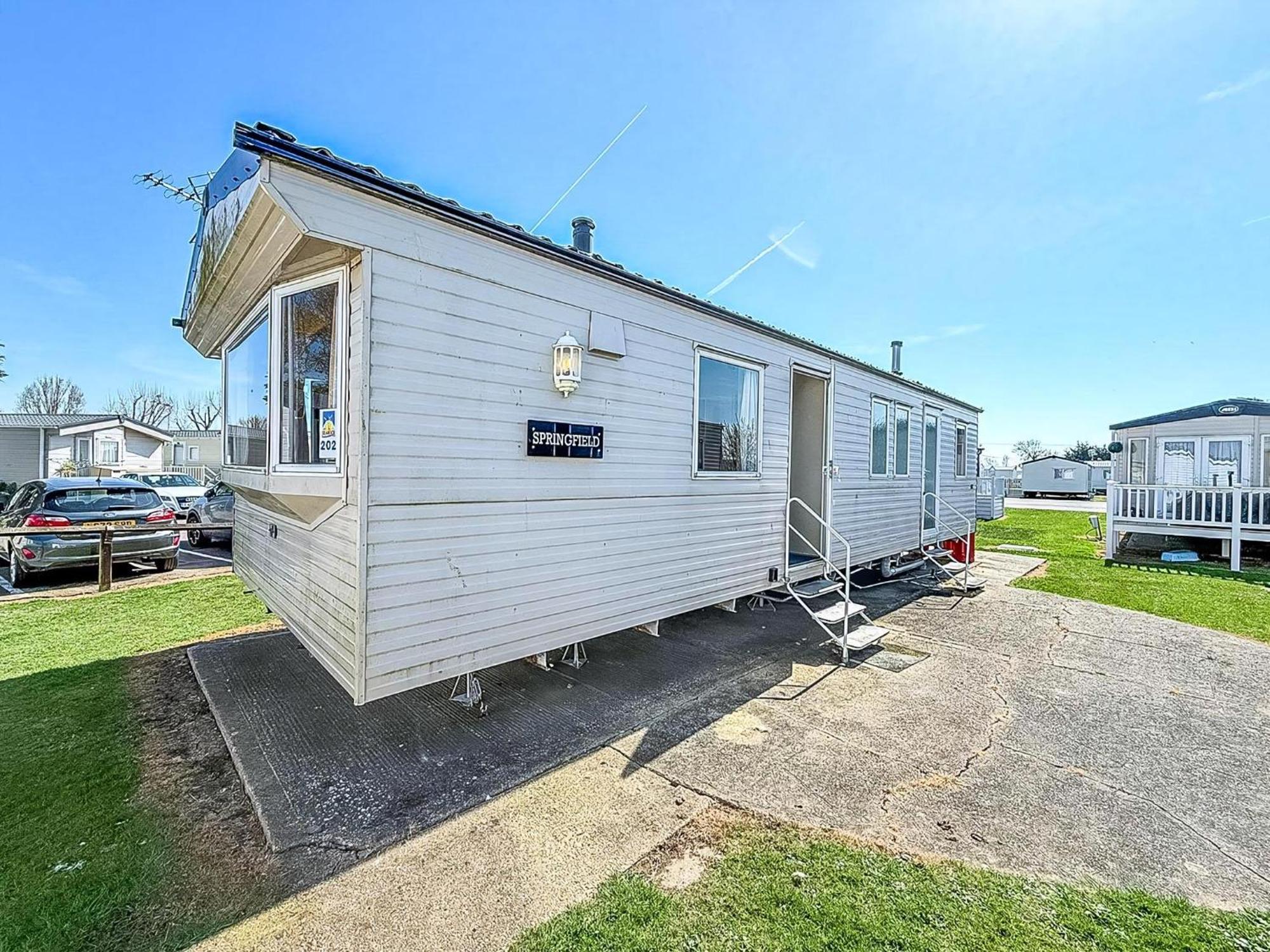 Superb Caravan At Seawick Holiday Park, Sleeps 8 Ref 27202Sw Clacton-on-Sea Bagian luar foto