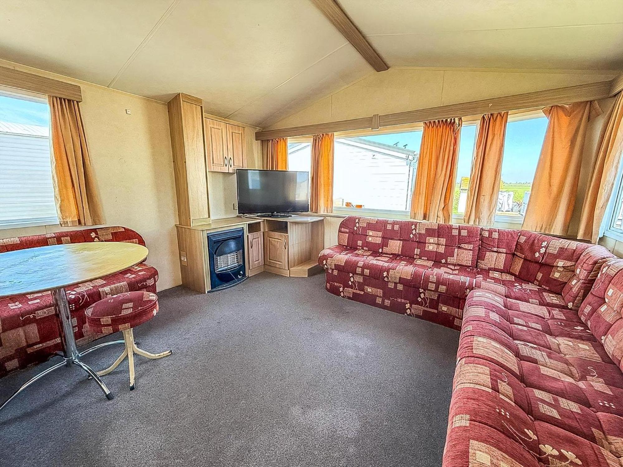 Superb Caravan At Seawick Holiday Park, Sleeps 8 Ref 27202Sw Clacton-on-Sea Bagian luar foto